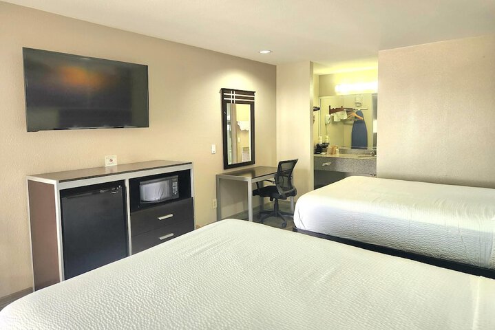 Days Inn by Wyndham Baytown Garth Road I10 East