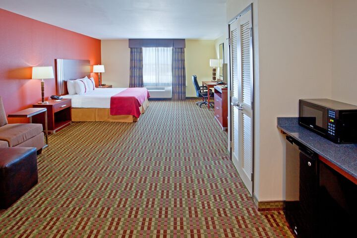 Room 11 of 37