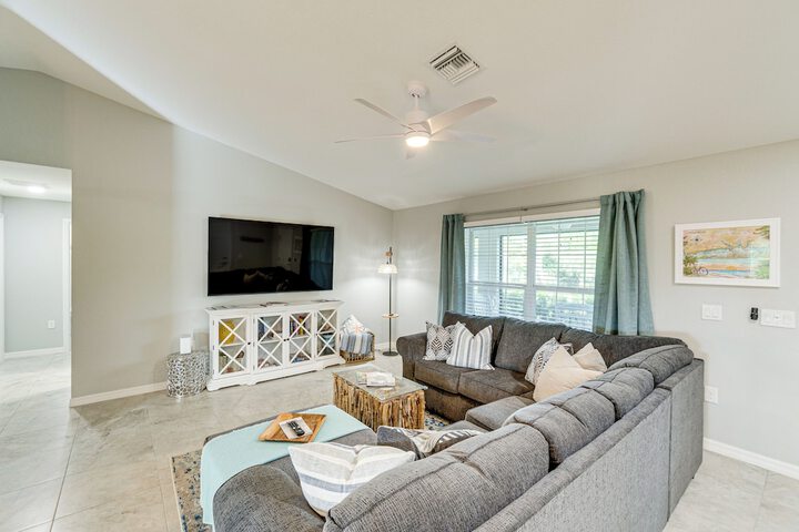 Englewood Vacation Rental w / Private Heated Pool!