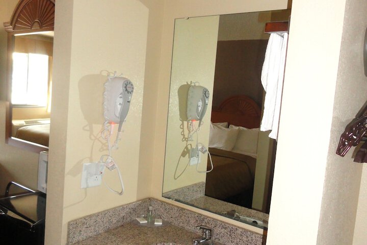 Room 18 of 39