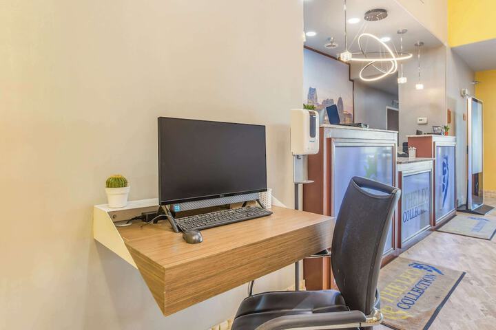 Business Center 75 of 75