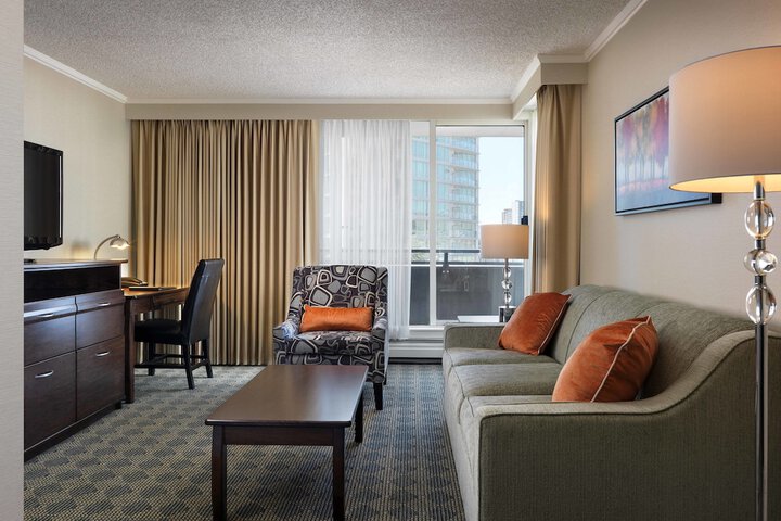 Chateau Victoria Hotel and Suites