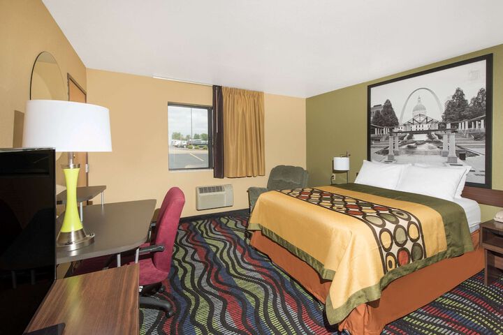 Room 9 of 32