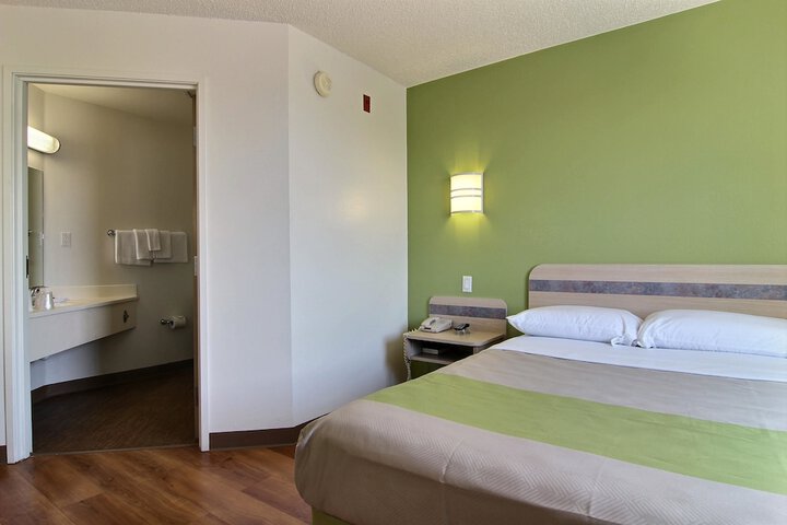 Room 16 of 27