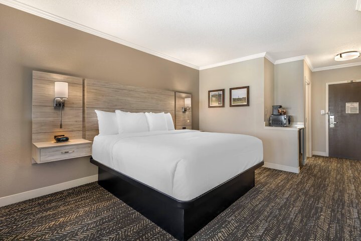Comfort Suites Chincoteague Island Bayfront Resort