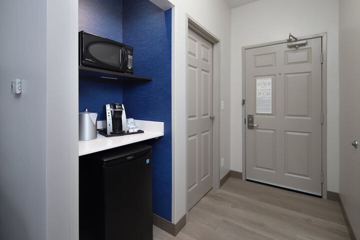 Room 17 of 41