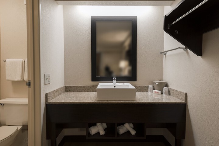 Red Roof Inn PLUS+ Chicago - Willowbrook