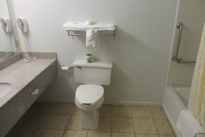 Room 16 of 48