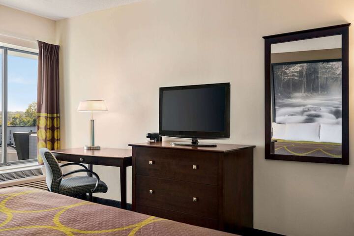 Super 8 by Wyndham Liverpool / Syracuse North Airport