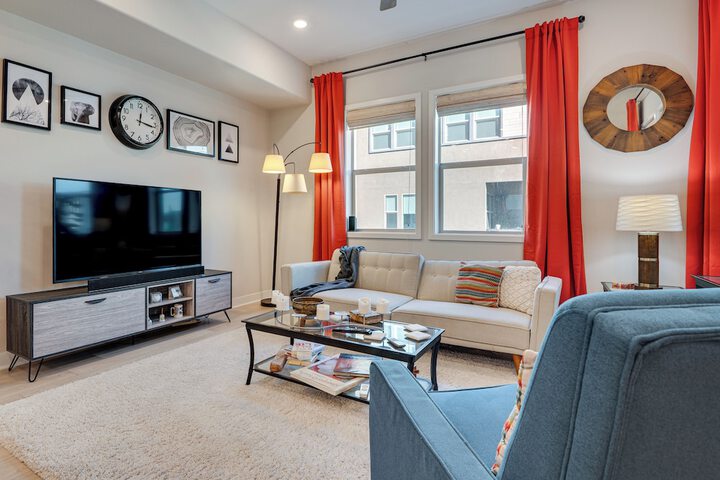 12 Mi to Dtla! Multi-level Charmer w / Pool Access