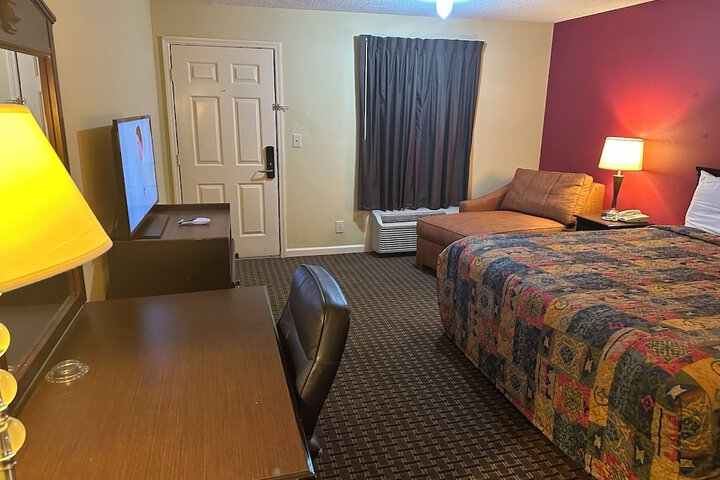 Room 32 of 46