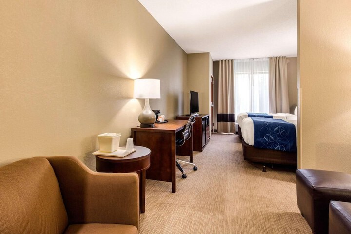 Comfort Suites Manchester near Arnold AFB