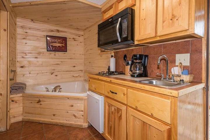Upper Canyon Inn & Cabins