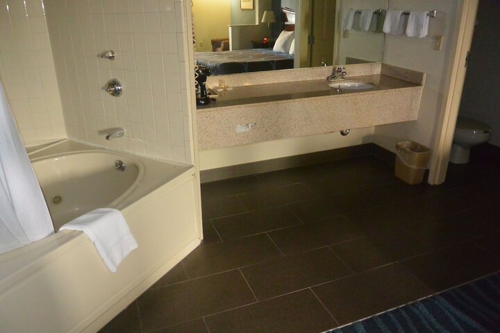 Room 12 of 34