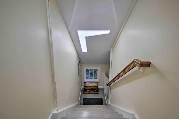 Quaint DT Greenport Apt - 2 Mi to Shelter Island!