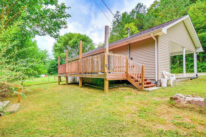 Campton Cottage w / Hot Tub Near Hiking + Climbing