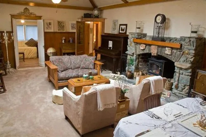 COOPER HOUSE BED & BREAKFAST INN
