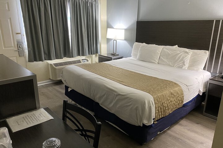 Room 37 of 77