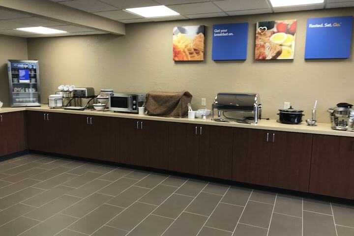 Dining 54 of 65