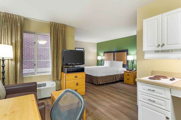 Room 13 of 28