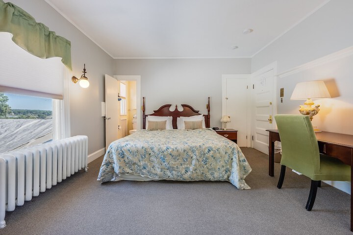 Room 19 of 34