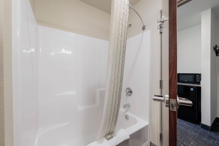 Cobblestone Hotel & Suites - Urbana
