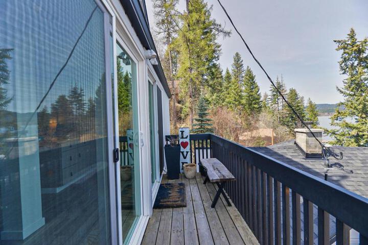 Lakefront Honeymoon Bay Studio Cottage