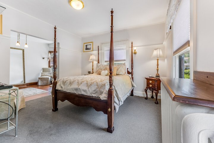 Room 9 of 34