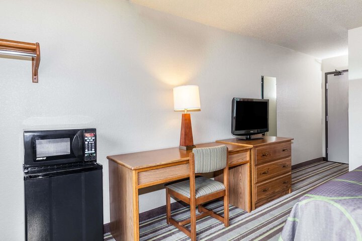 Room 8 of 14