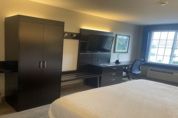 Holiday Inn Express Hotel & Suites Ashtabula-Geneva by IHG