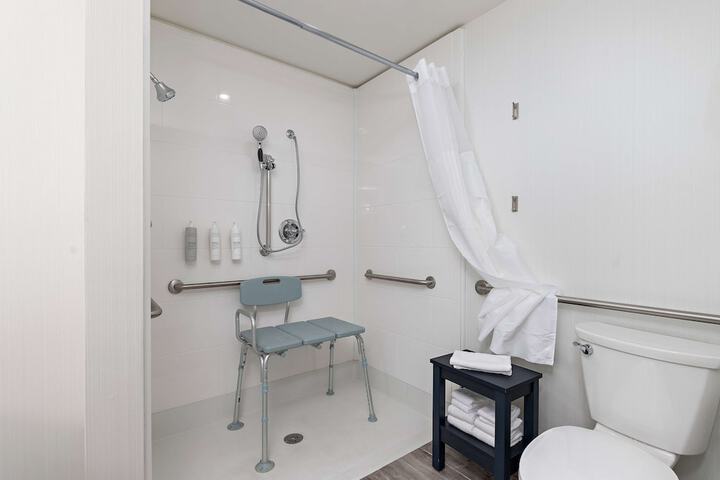 Room 15 of 40