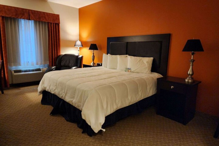 Room 5 of 17