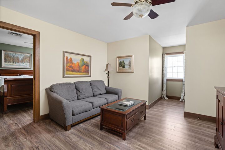 Artists Colony Inn