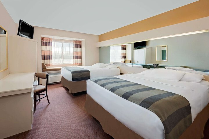 Room 10 of 16