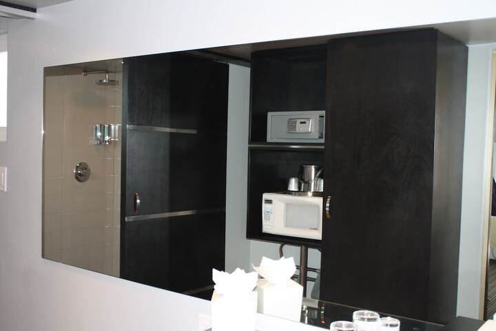 Hotel Current