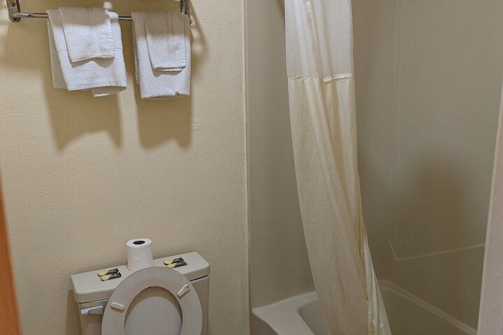 Room 25 of 48