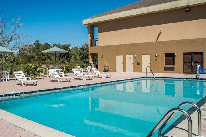 Pool 4 of 8