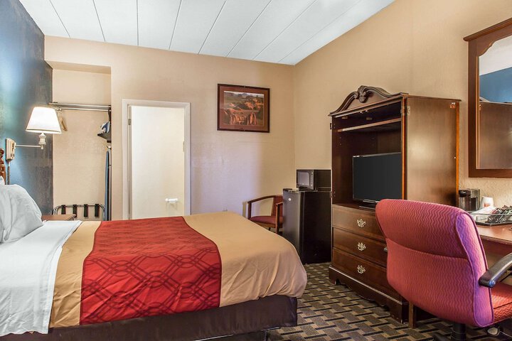 Room 11 of 19