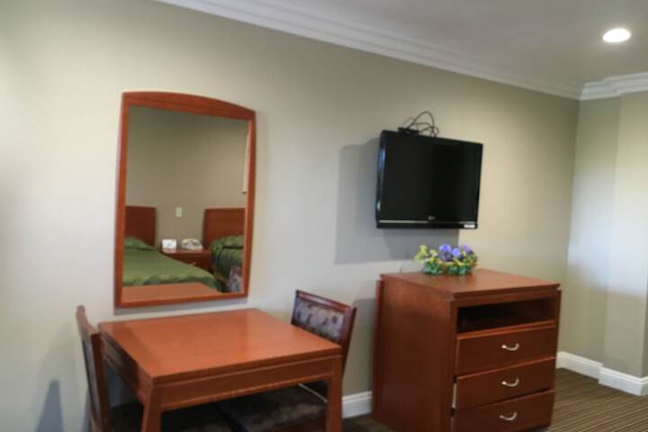 Room 6 of 26