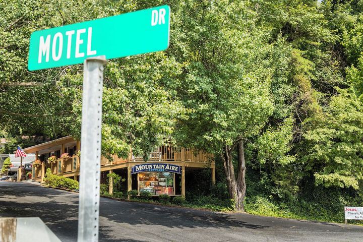 Mountain Aire Cottages Inn & Glamping