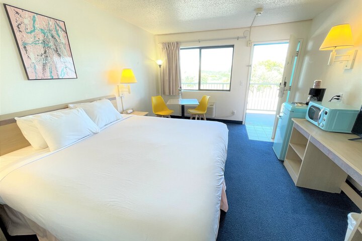 Room 35 of 74