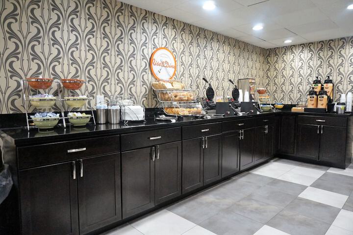 Breakfast/Coffee Service 66 of 81