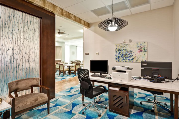 Business Center 44 of 46