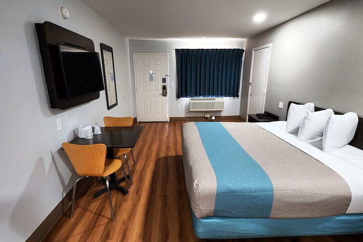 Room 12 of 31