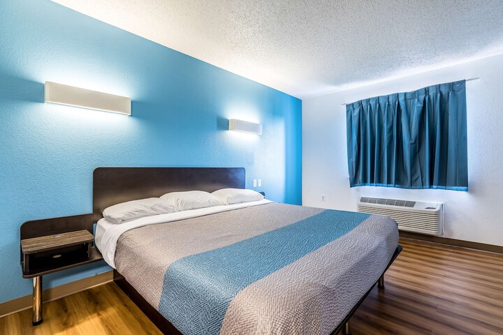 Room 21 of 36