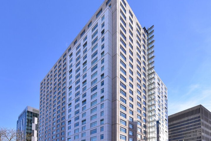 Hotel 4 of 100