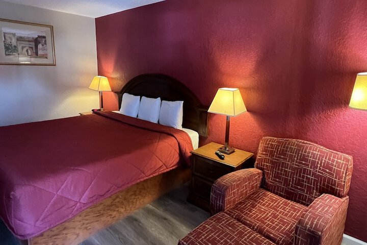 Room 7 of 11