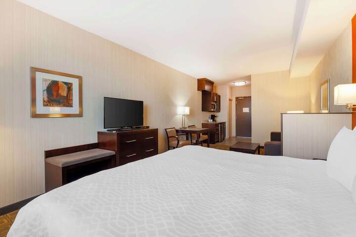 Room 70 of 91