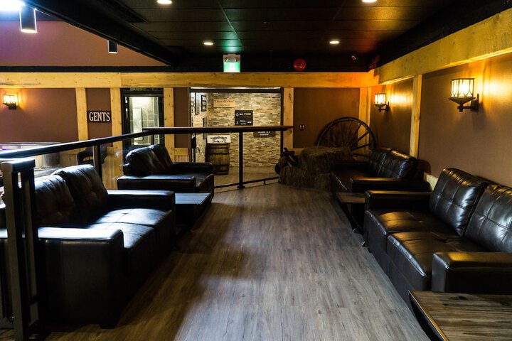 Lounge 53 of 67