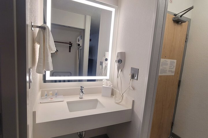 Room 15 of 53